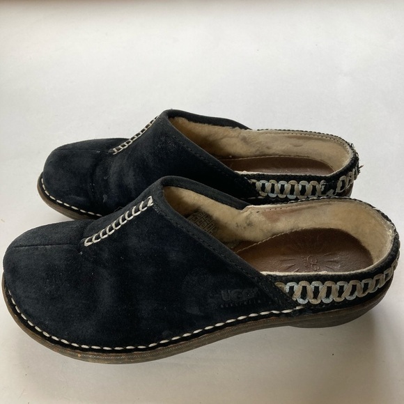 Ugg slip ons Sz 6 - Picture 4 of 7